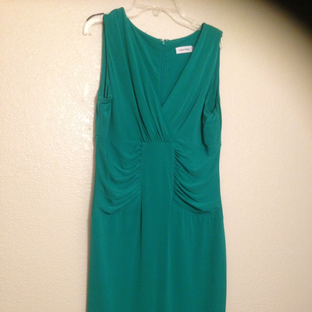 Calvin Klein green v neck size 8 dress